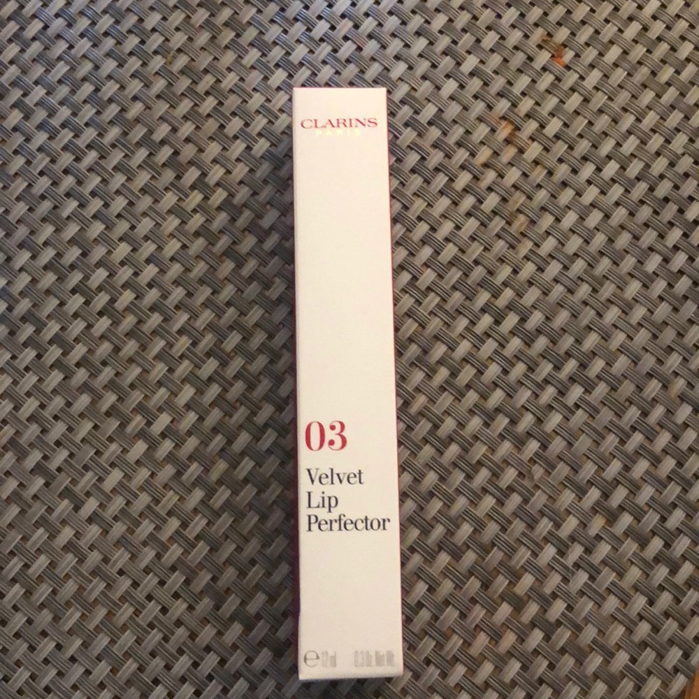 Velvet lip perfector